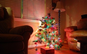 Charlie Brown Christmas Tree Review (Blanket 24″ Tall) charlie brown christmas tree