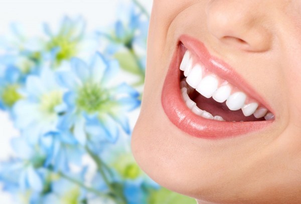 how to whiten your teeth naturally