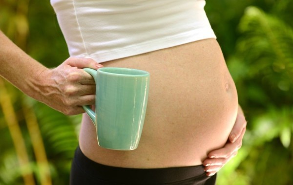 can pregnant women drink coffee