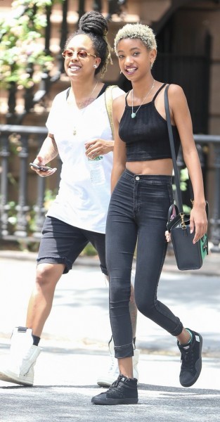 Willow Smith in High Waisted Skinny Jean